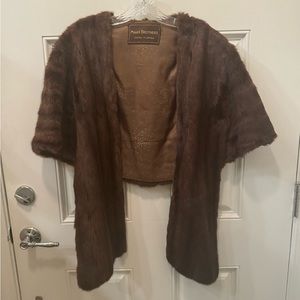 Love this cute, cute fur wrap!  Totally VINTAGE!!  I just might keep it!! 😁